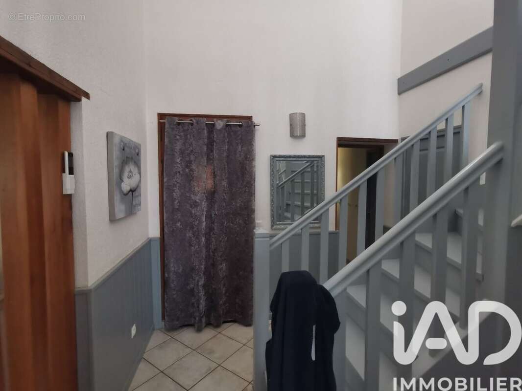 Maison 137 m² à Le Douhet  - photo 3