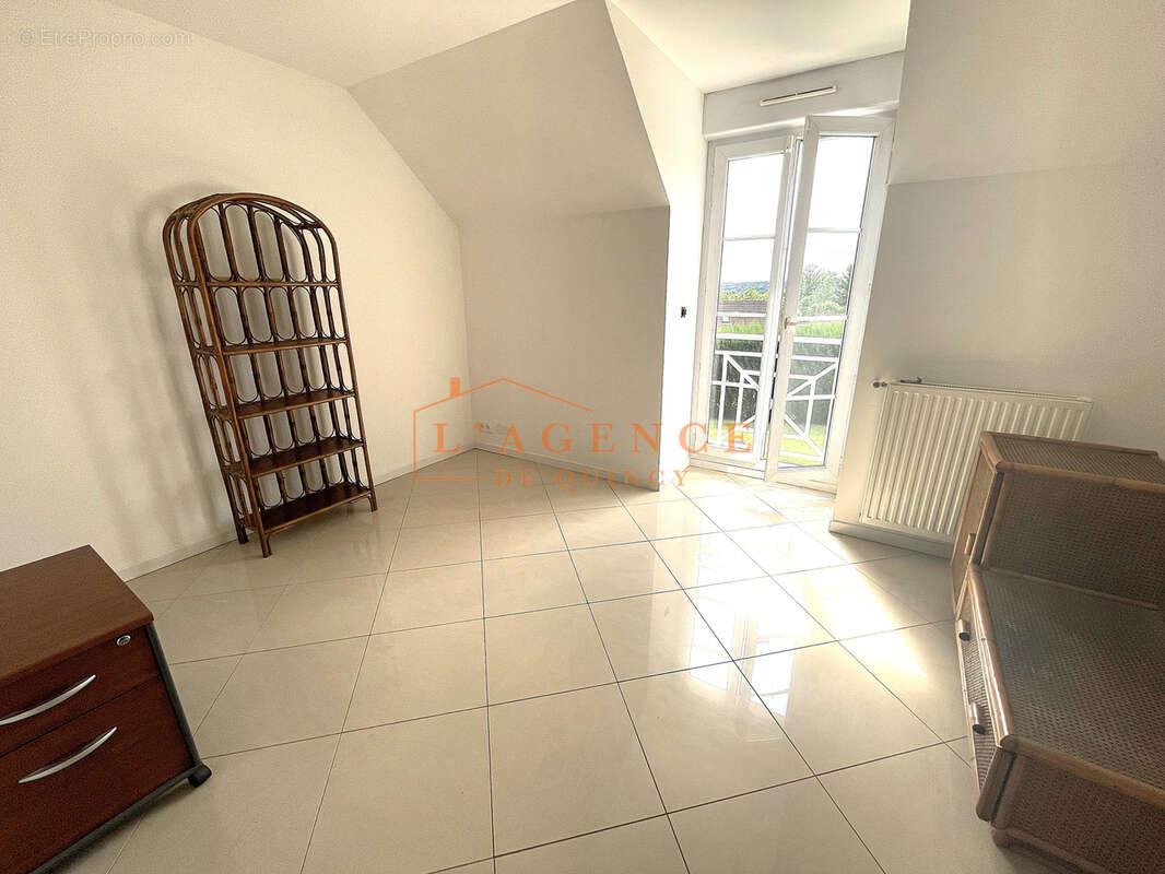 Maison à COUTEVROULT