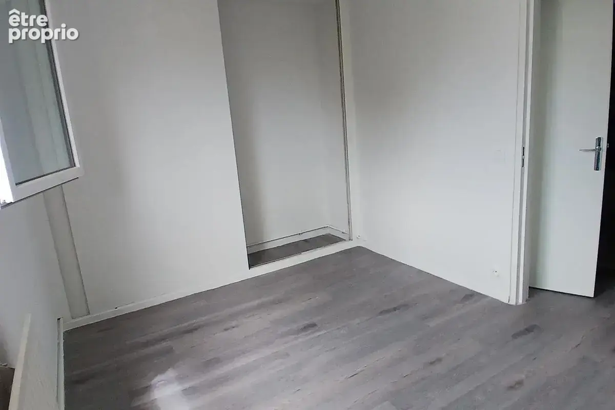 Appartement T4 N° E0060069L-163 400 € - photo 11