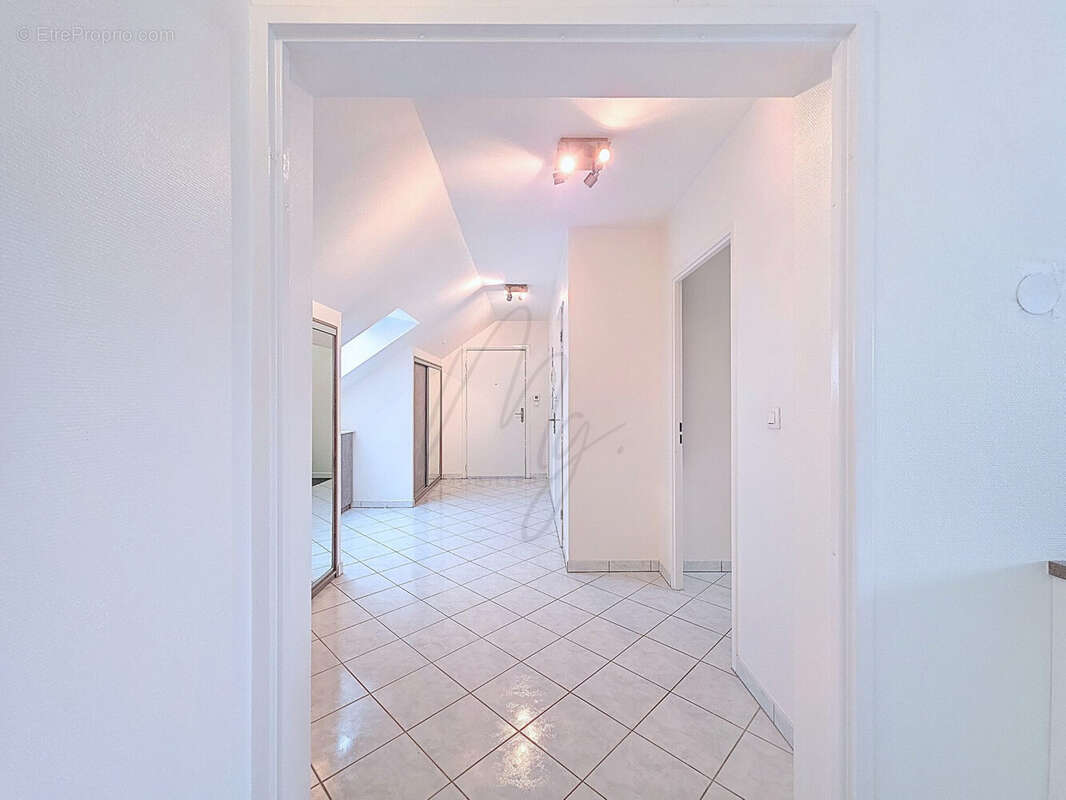 Dégagement depuis l'entrée - Appartement à MAUREPAS