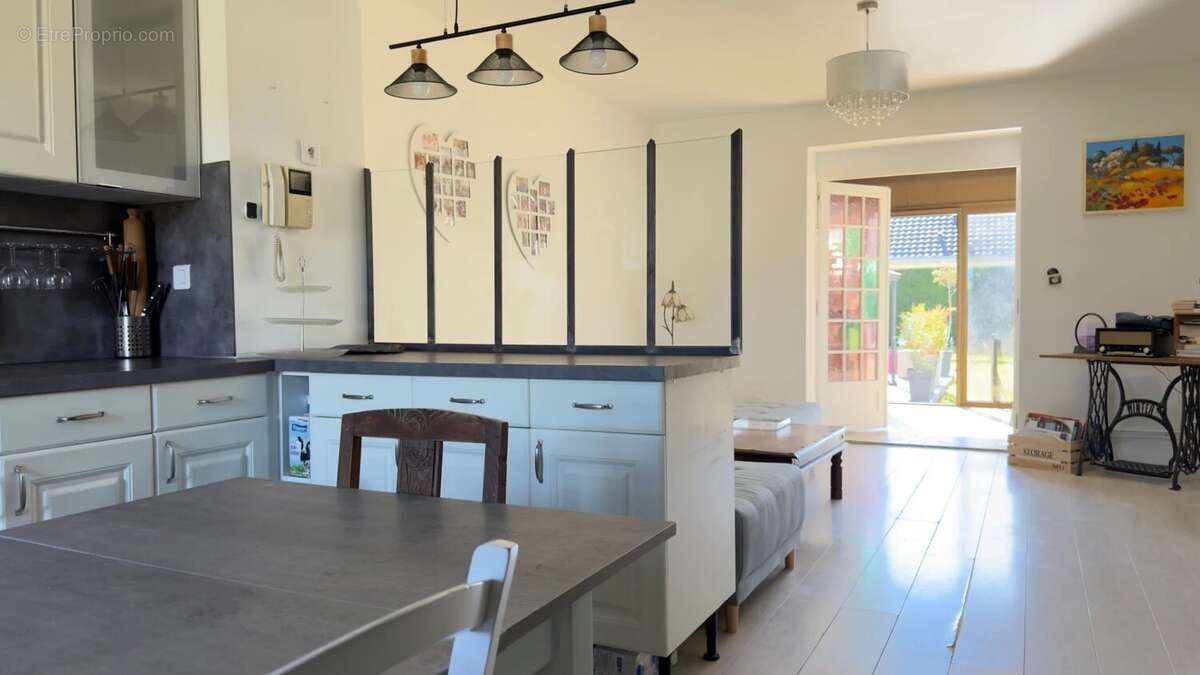 Maison à SAINT-PARRES-AUX-TERTRES