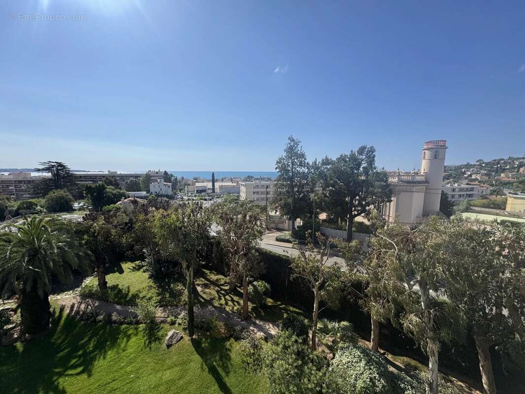 Appartement à VALLAURIS