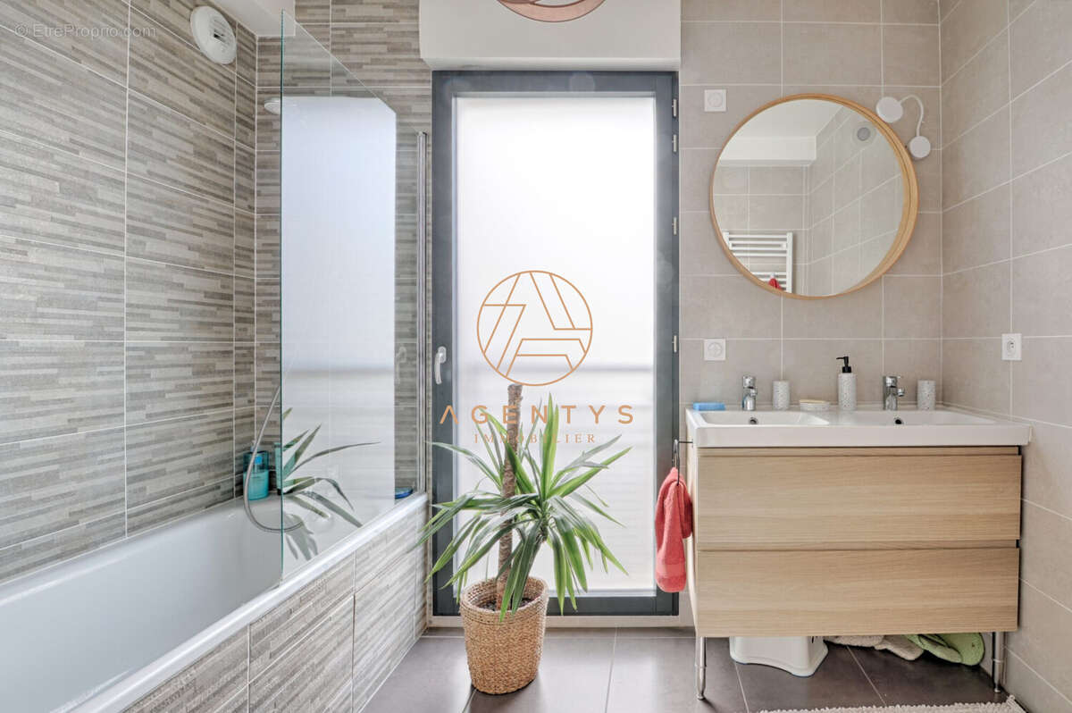 Appartement 82 m² à Saint-Maur-Des-Fosses  - photo 8