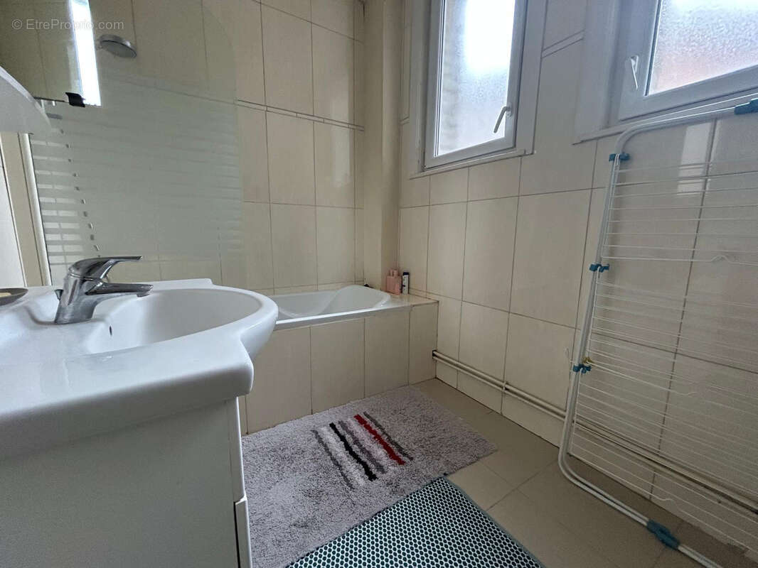 LILLE - CENTRE - Appartement T3 - photo 6