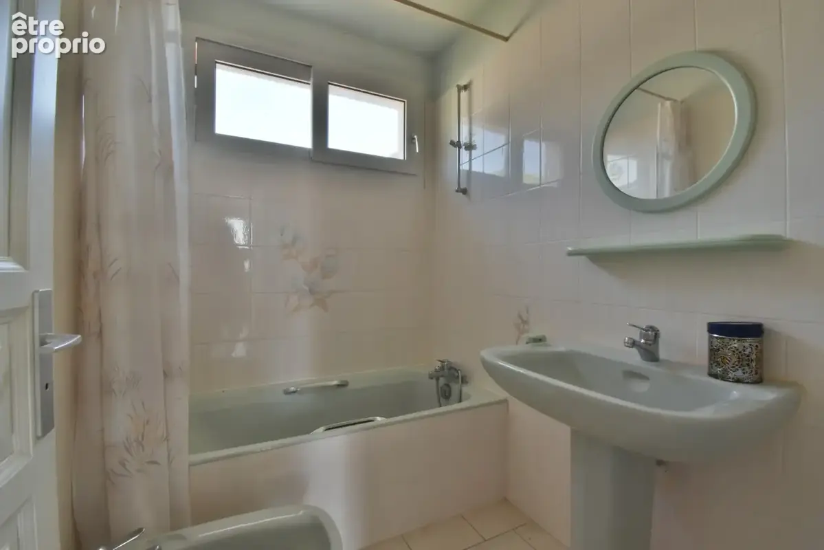 A vendre  MURVIEL LES BEZIERS (34490), Villa traditionnelle sur 1 100 m² de terrain divisible – Un fort potentiel ! - photo 11