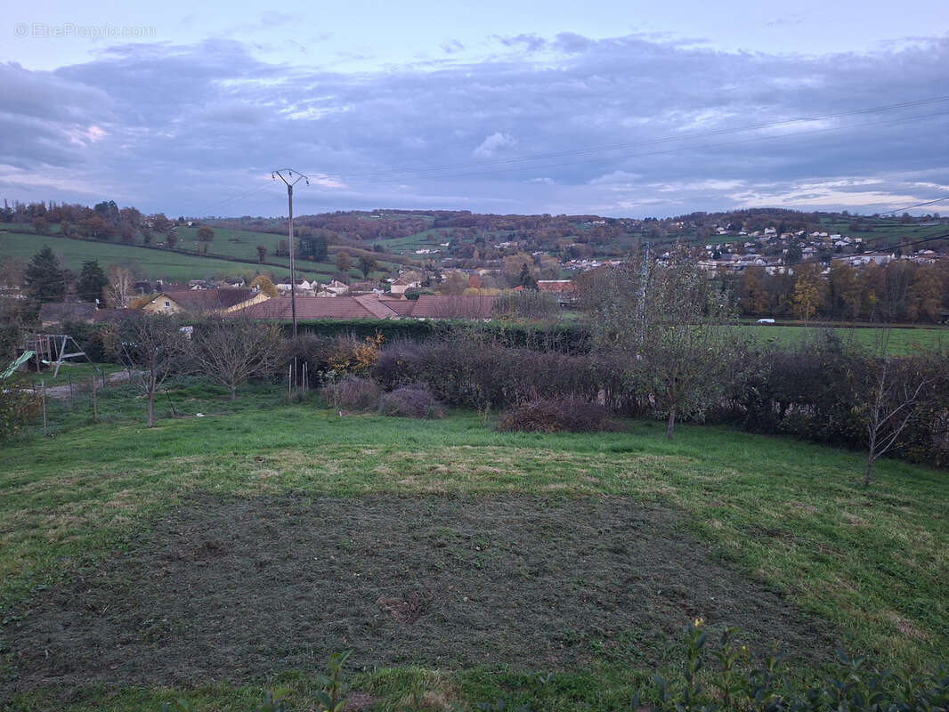 Maison à SAINT-DENIS-DE-CABANNE