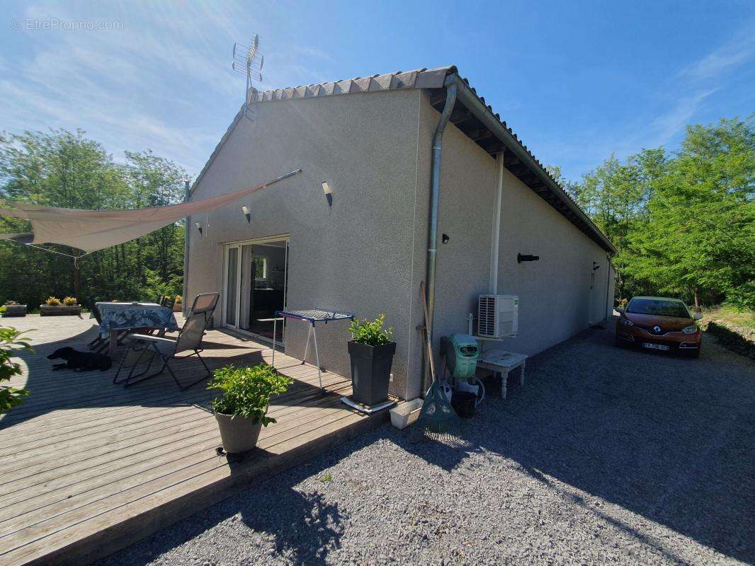 Maison à LABLACHERE