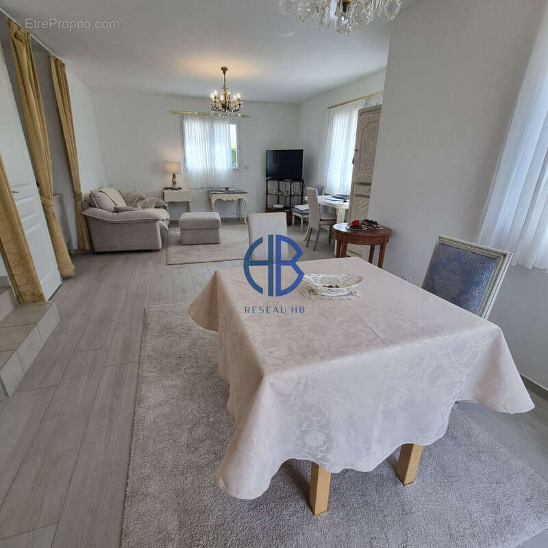 Maison à LA TOUR-DU-PIN
