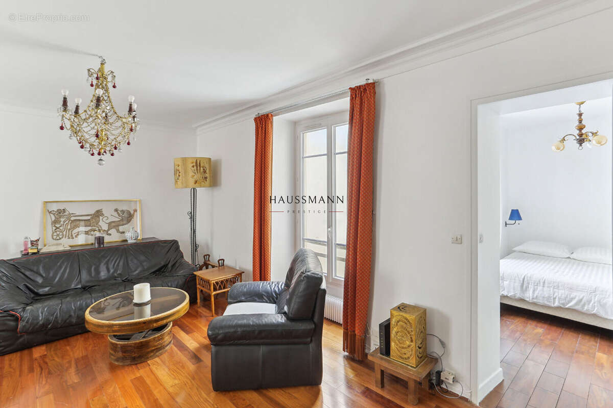 Appartement à PARIS-1E