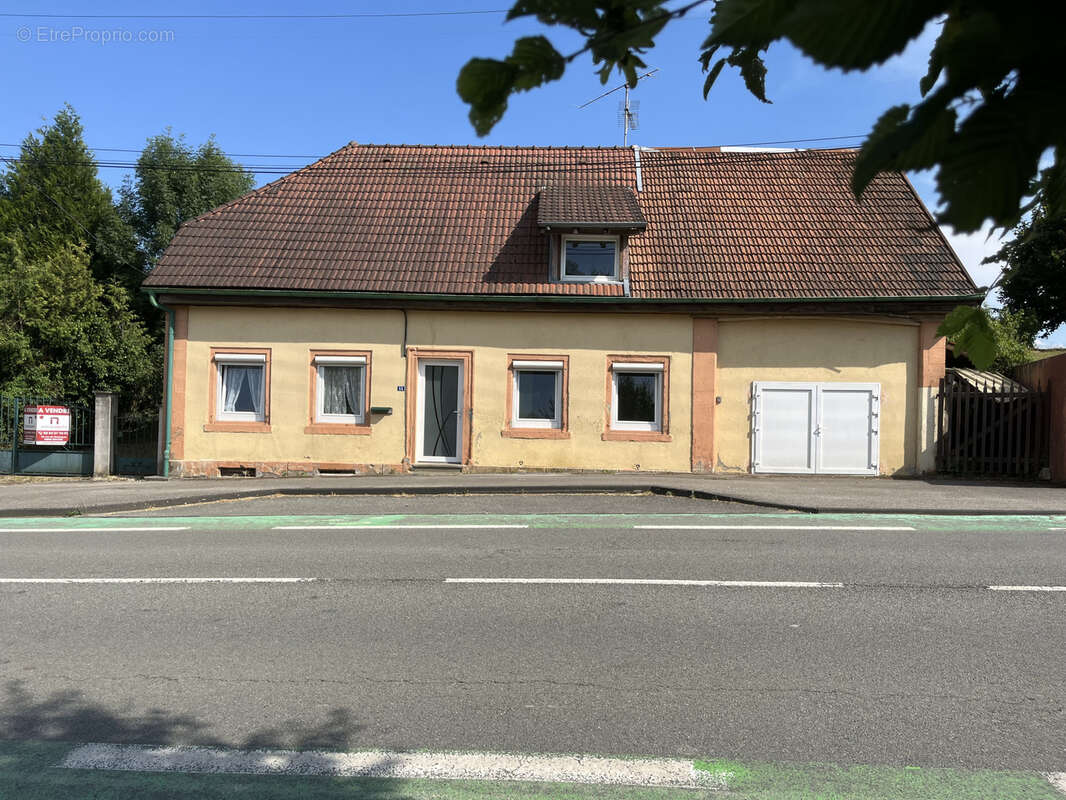 Maison à LACHAPELLE-SOUS-ROUGEMONT