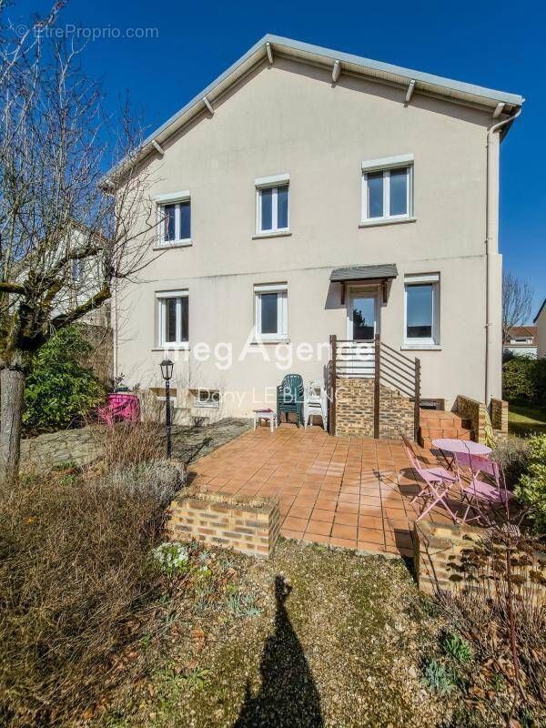 Maison à MAINVILLIERS