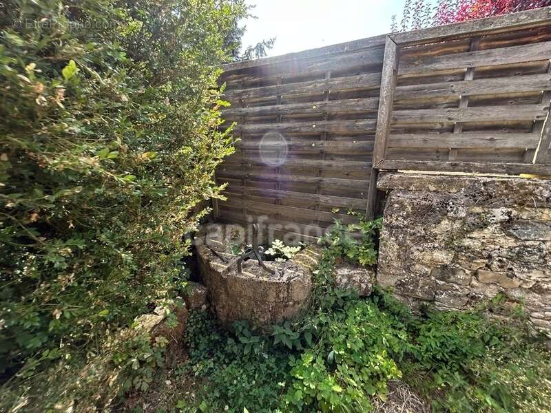 Maison de bourg à vendre 4 pièces env 211m² EXCIDEUIL (24)patio et jardin - photo 9