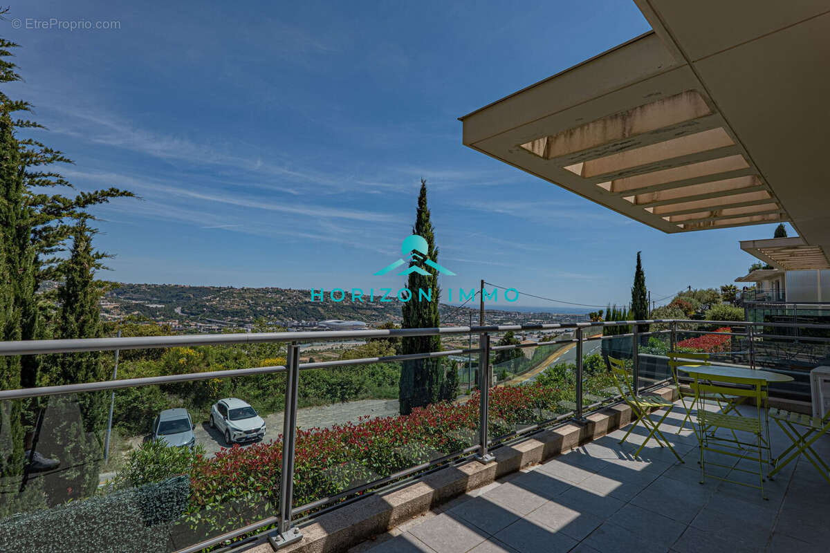 Appartement à SAINT-LAURENT-DU-VAR