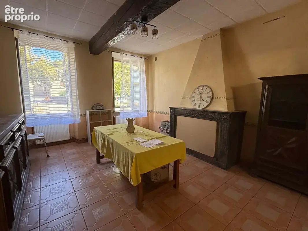 Belle maison de village avec petit extérieur et fort potentiel ! - photo 5