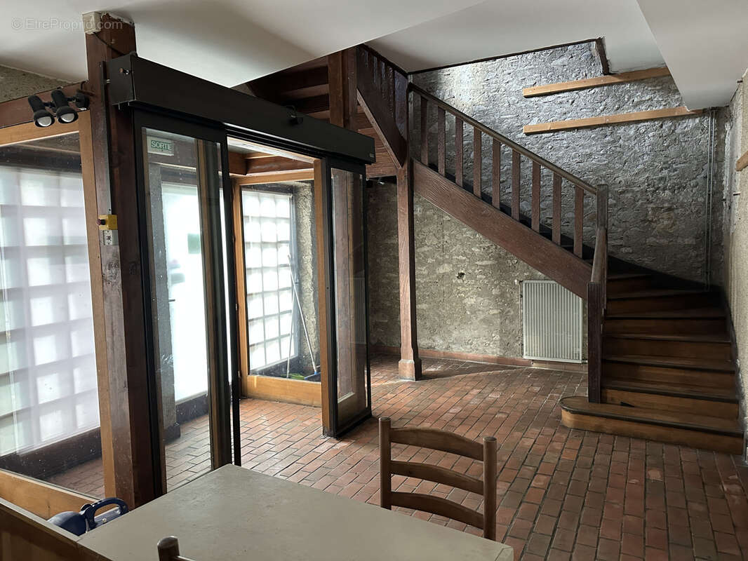 Immeuble de 1120 m2 d'exploitation à Gurmençon - photo 4