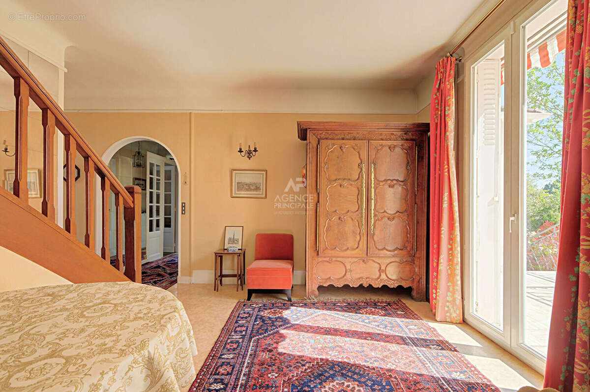 Maison à vendre à Saint-Germain-en-Laye - Sous-préfecture - photo 2