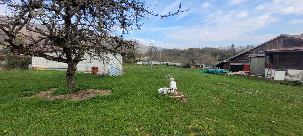 Terrain à INJOUX-GENISSIAT