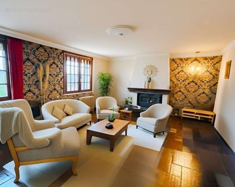 Maison à LA ROCHE-VINEUSE