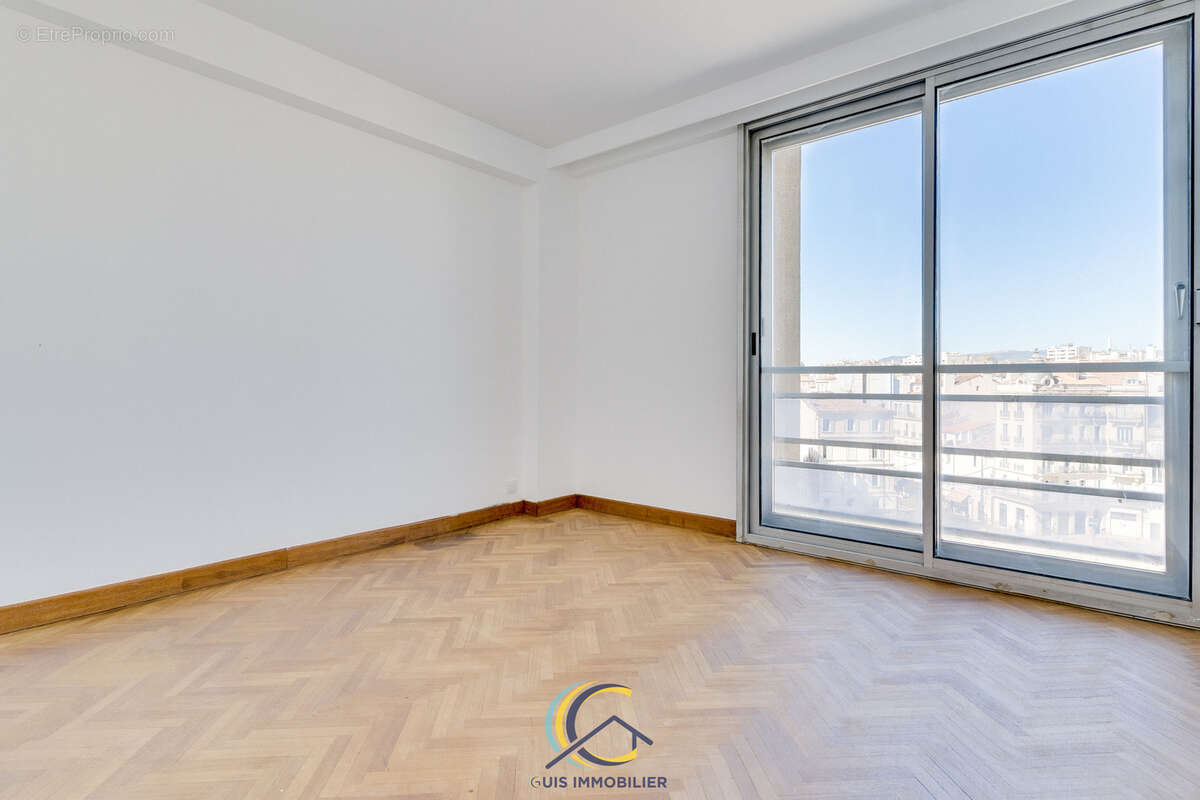 Appartement à MARSEILLE-6E