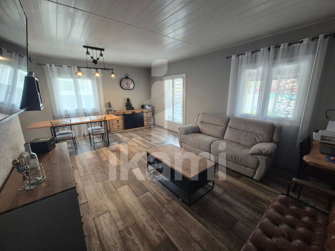 Maison à SAINT-DONAT-SUR-L&#039;HERBASSE