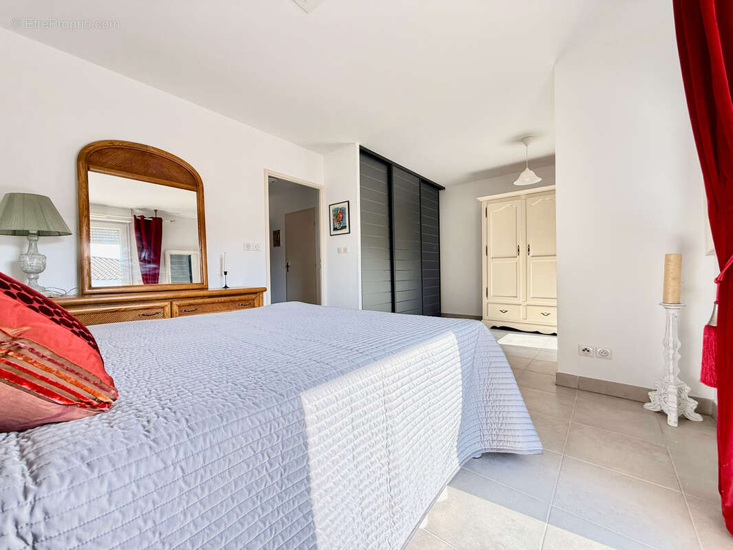 Appartement à SIX-FOURS-LES-PLAGES