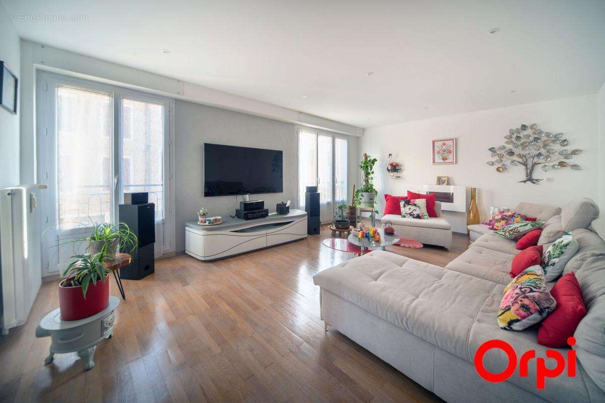 Appartement T4 avec ascenseur et garage - Centre ville MACON - photo 2