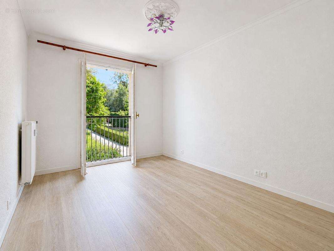 Le cannet mairie – 3 pièces 71 m² avec jardin plein sud de 95 m² + 2 parkings - photo 6