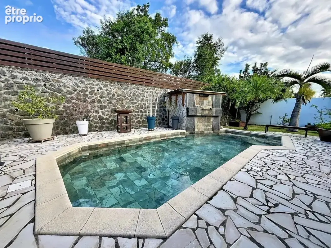 Maison 154 m² à Saint-Pierre  - photo 5