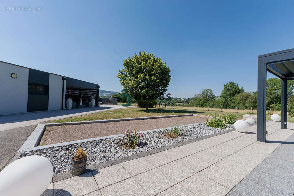 Villa de 487 m² à pierrefontaine-les-varans - photo 3