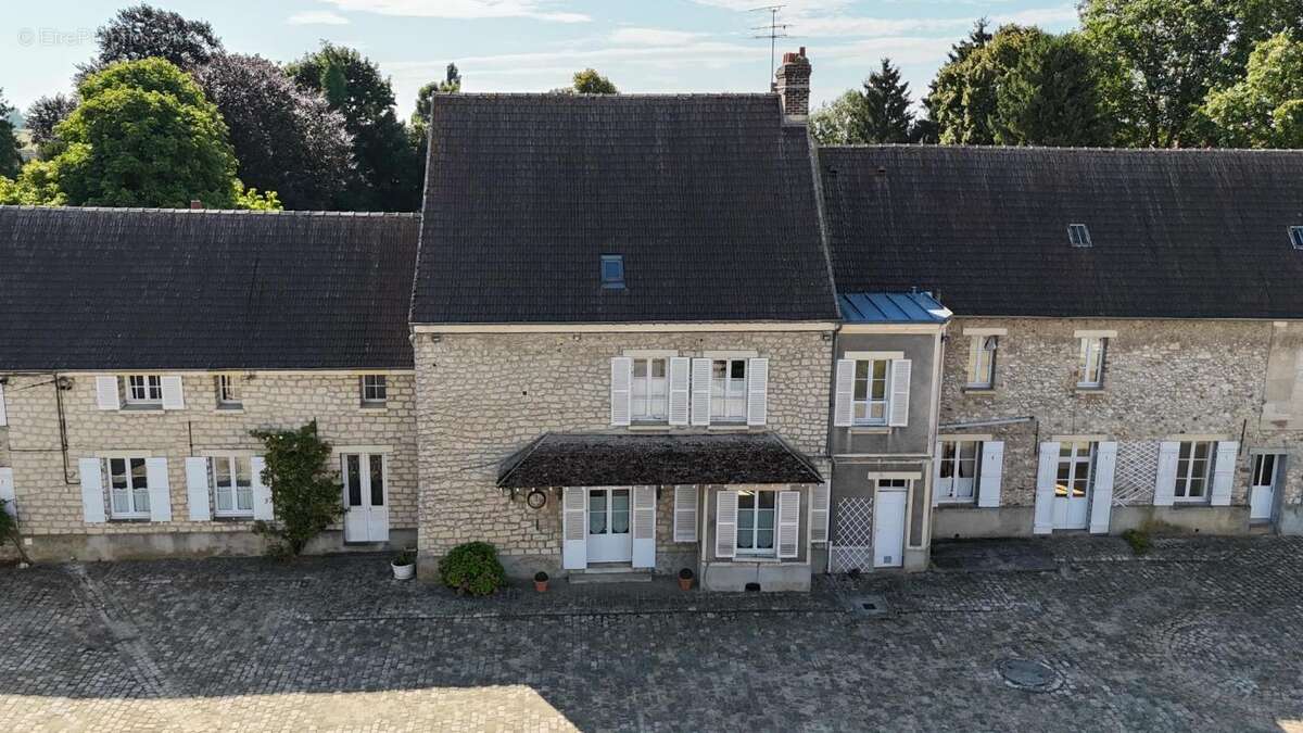 Maison à CHEVREVILLE