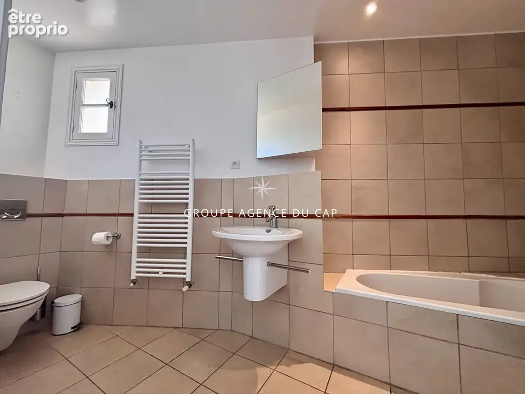 À vendre villa beaux volumes 6 chambres vue mer sud-ouest parkings aux issambres - photo 14