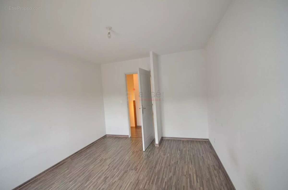 Appartement à NEUVILLE-SUR-AIN