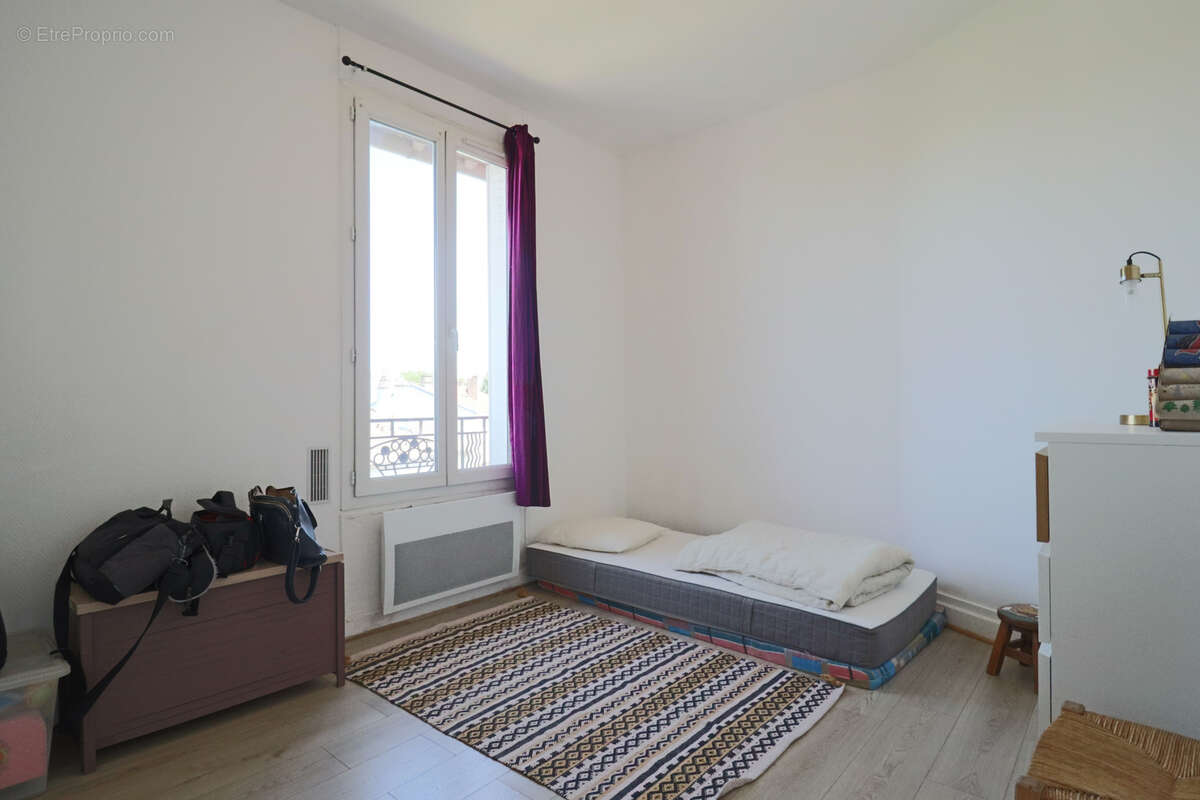 Appartement à LES PAVILLONS-SOUS-BOIS