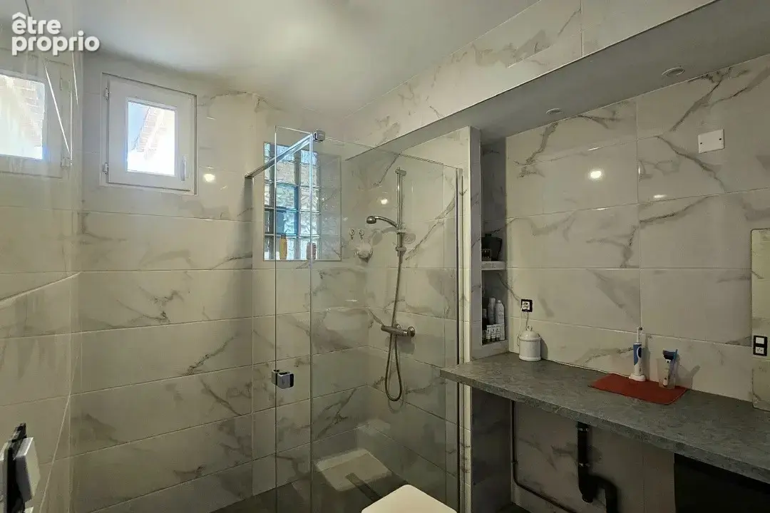 Grande maison rénovée avec deux logements, sur 573 m2 de terrain non mitoyen - photo 11