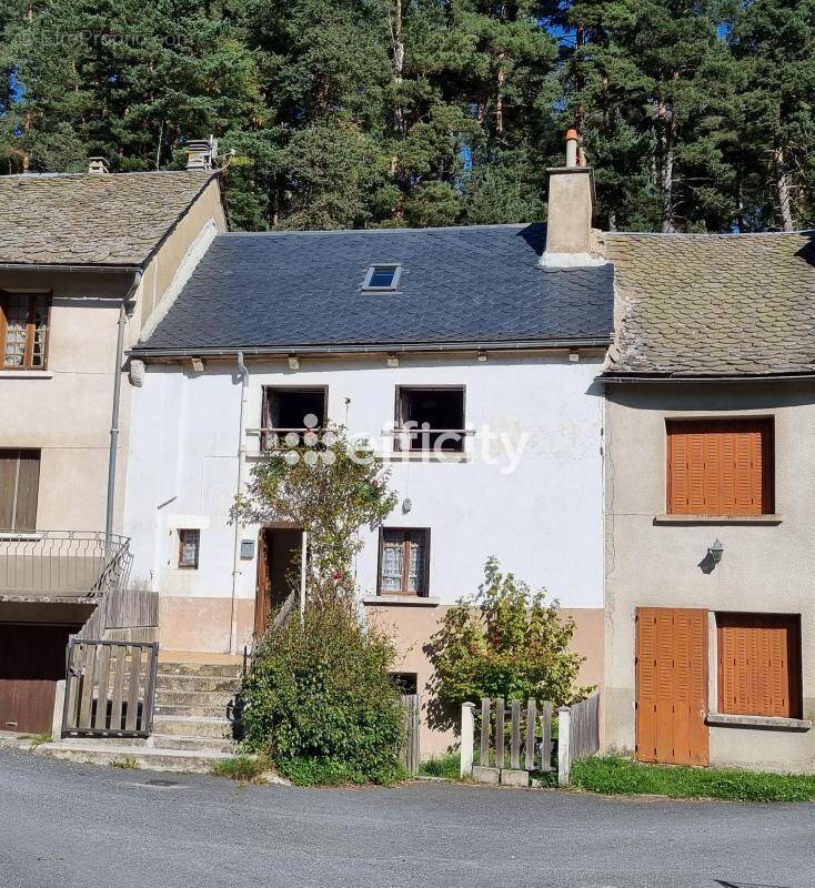 Maison à AUMONT-AUBRAC