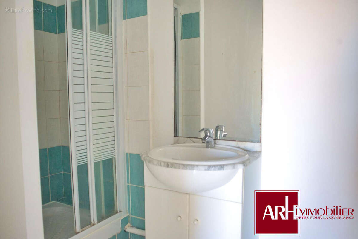 Appartement 38 m² à Saint-Denis  - photo 6