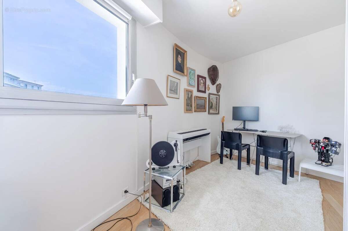 Appartement à COURBEVOIE
