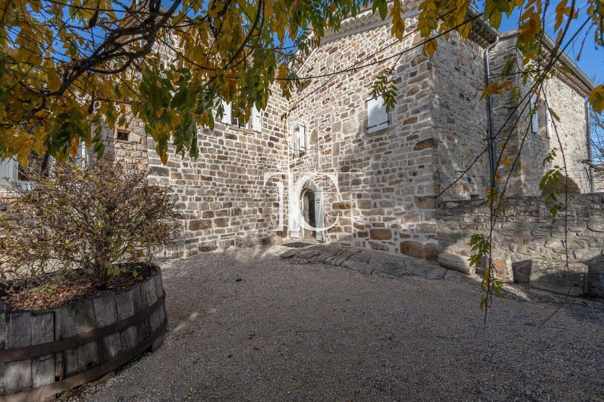 Maison à LABLACHERE
