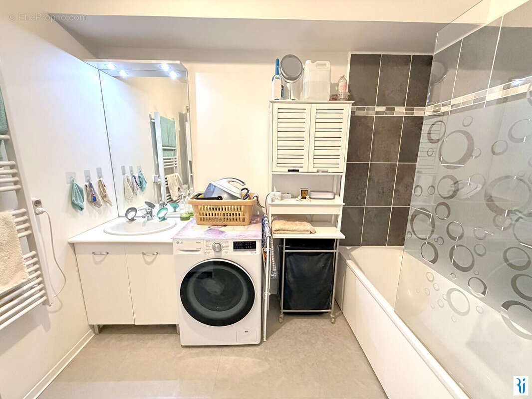 Appartement à LE MESNIL-ESNARD