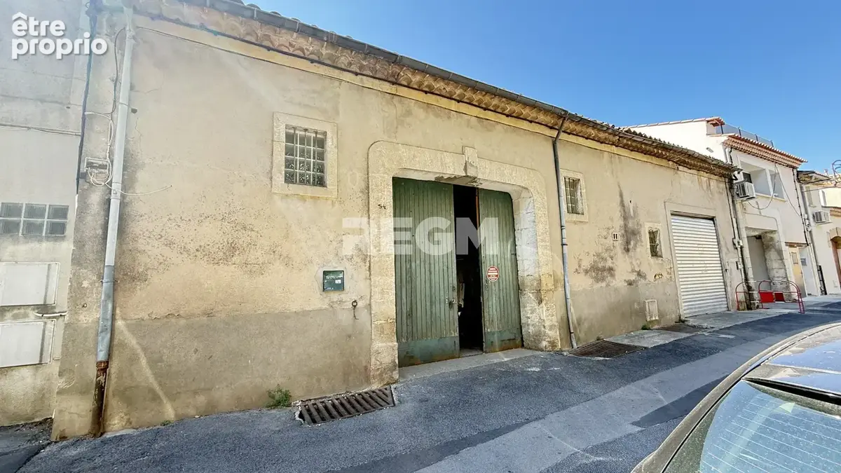 Remise de 138 m2 au sol   Un beau potentiel pour un futur logement au cœur du village - photo 2