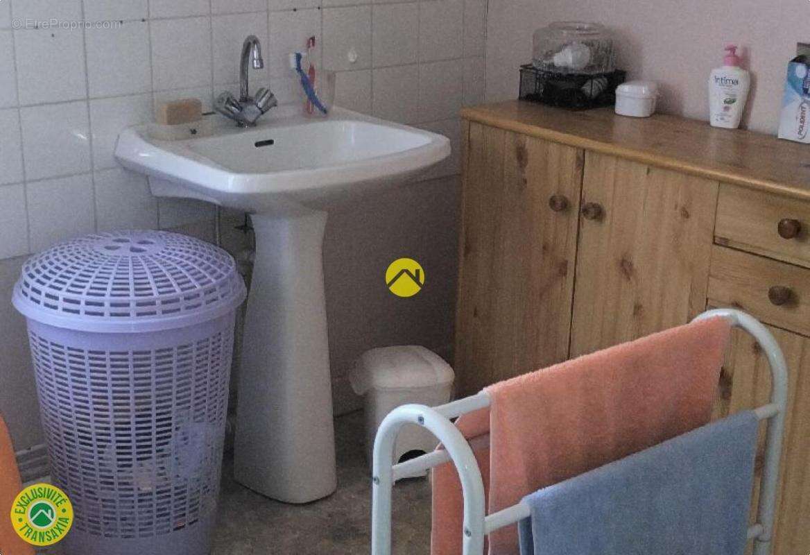 Maison à SAINT-JULIEN-LA-GENETE