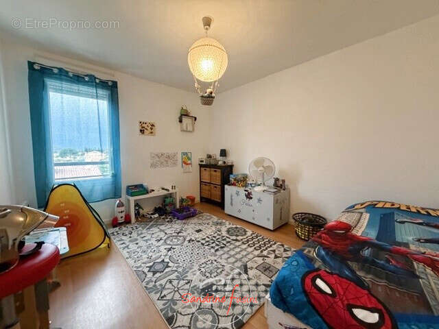 Appartement à CARROS