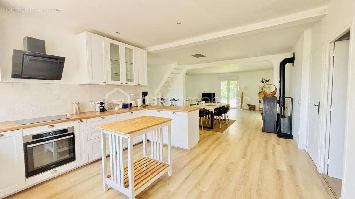 Vence – Centre à pied : maison individuelle 200 m², 4 chambres, domotique & panneaux solaires - photo 4