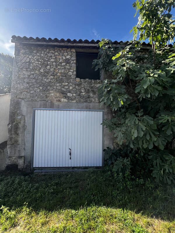 Parking à MIRAMBEAU