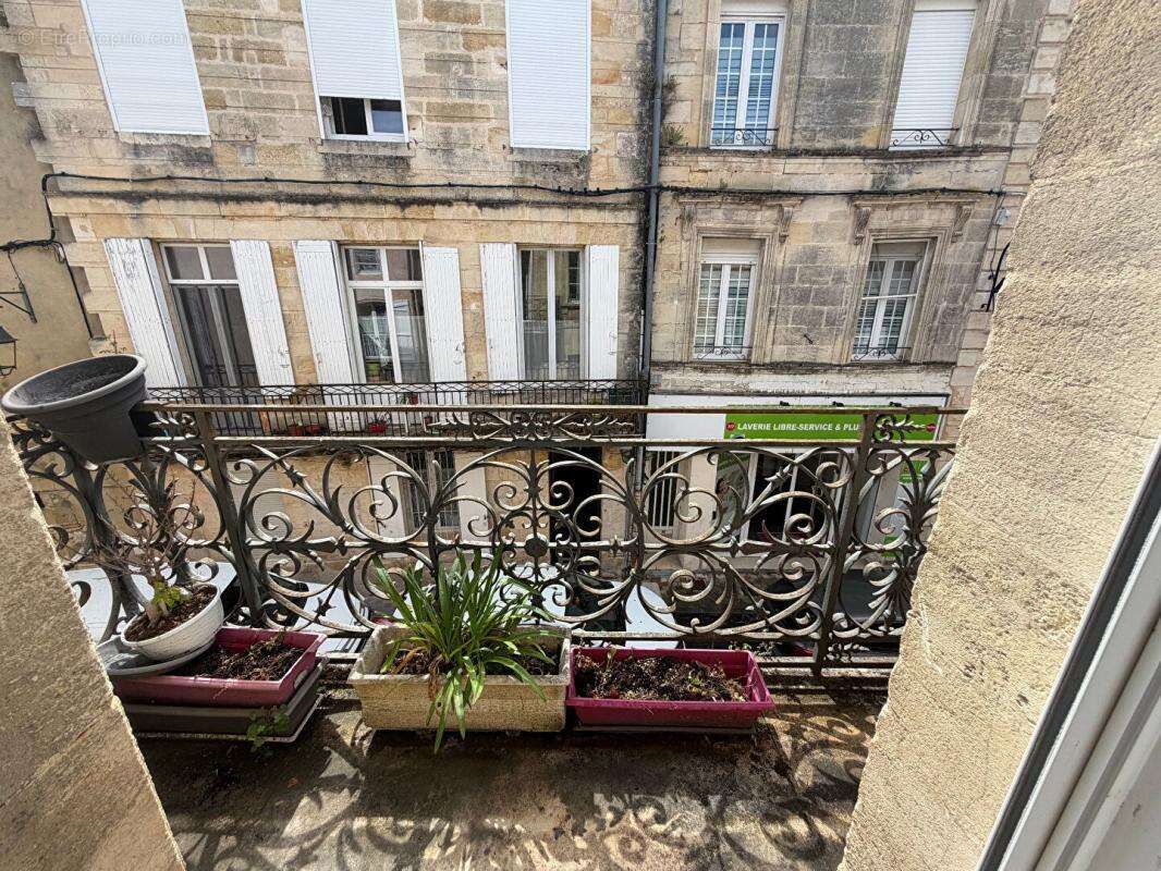 A Blaye Appartement de 114 m2 de caractère du XIX siècle avec locataire en place - photo 12