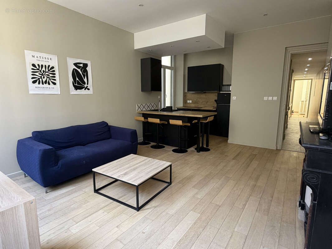 T3 rénové de 67 m2   À 150 m de la place Jean Jaurès   Vendu meublé - photo 3