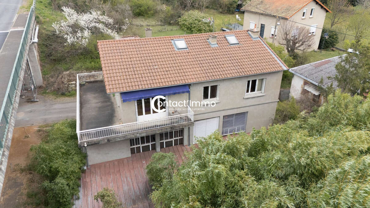 Maison à LES MARTRES-DE-VEYRE