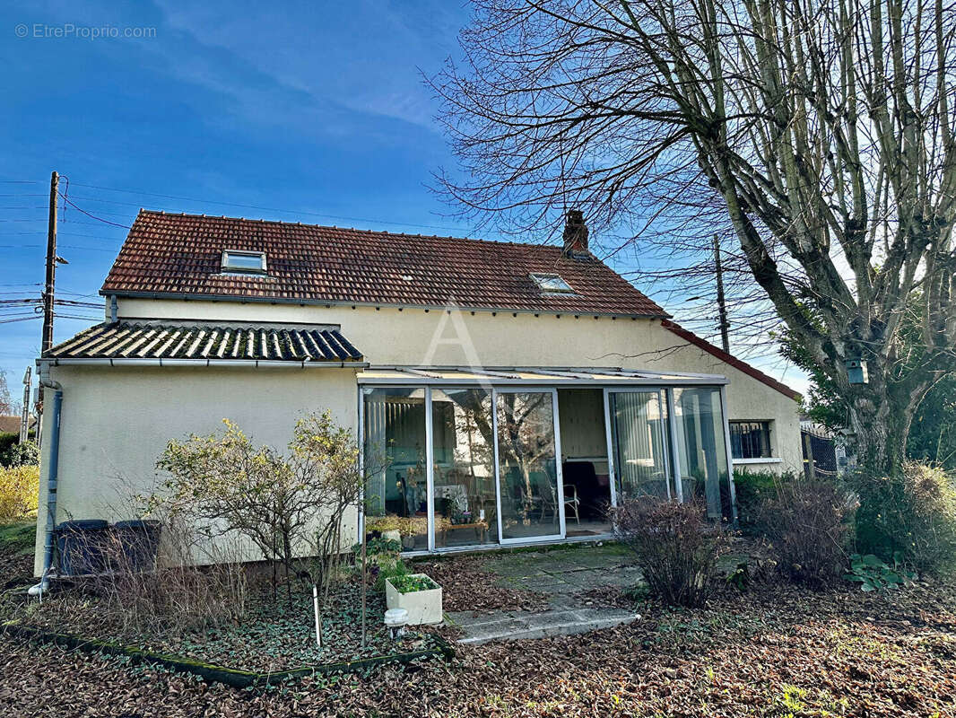 Maison à SAINT-JEAN-DE-BRAYE