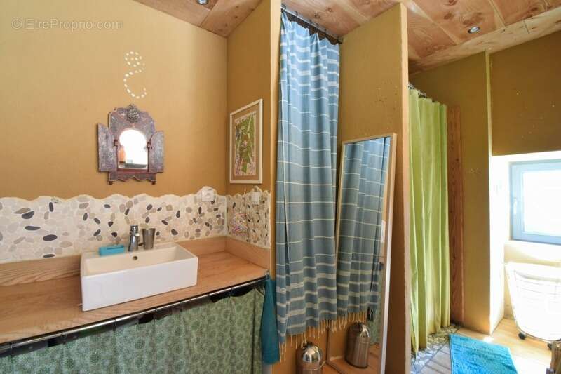 EXCLUSIVITE / Très belle maison avec dépendances et terrain / 63160 Glaine Montaigut - photo 7
