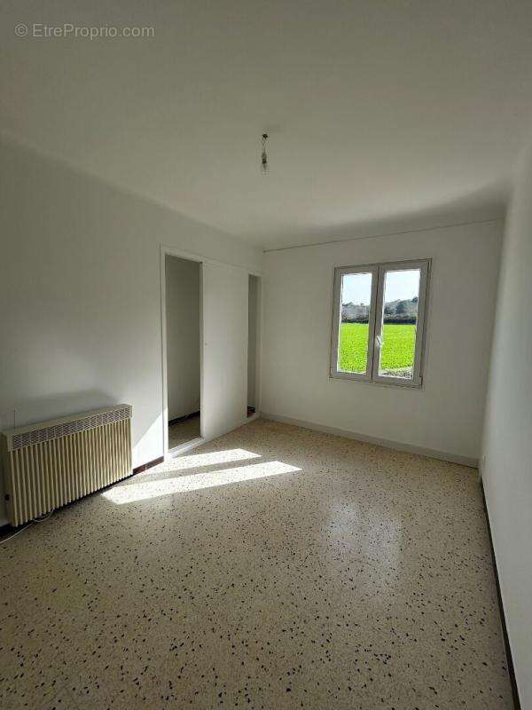 Maison à LE PUY-SAINTE-REPARADE